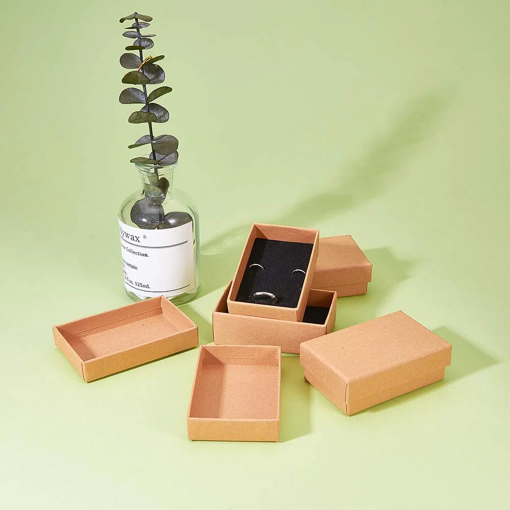 Craftdady Paquete de 24 cajas de joyería rectangulares de cartón kraft marrón, caja de regalo pequeña para anillos, collares, embalaje, boda, fiesta, cumpleaños, caja de regalo, 8 x 5 x 3,5 cm