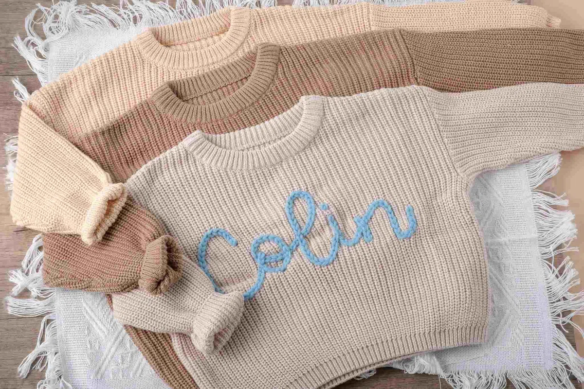 Suéter de Punto Hecho a Mano para Bebés con Nombre o Monograma Bordado a Medida, Regalo Especializado para Niñas, Niños, Bebés y Niños Pequeños