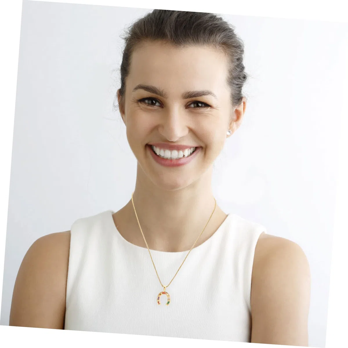 Collar Dije de Herradura en Forma Minimalista para Mujer, Acero Inoxidable Dorado, Elegante y Único para Fiestas y Ceremonias