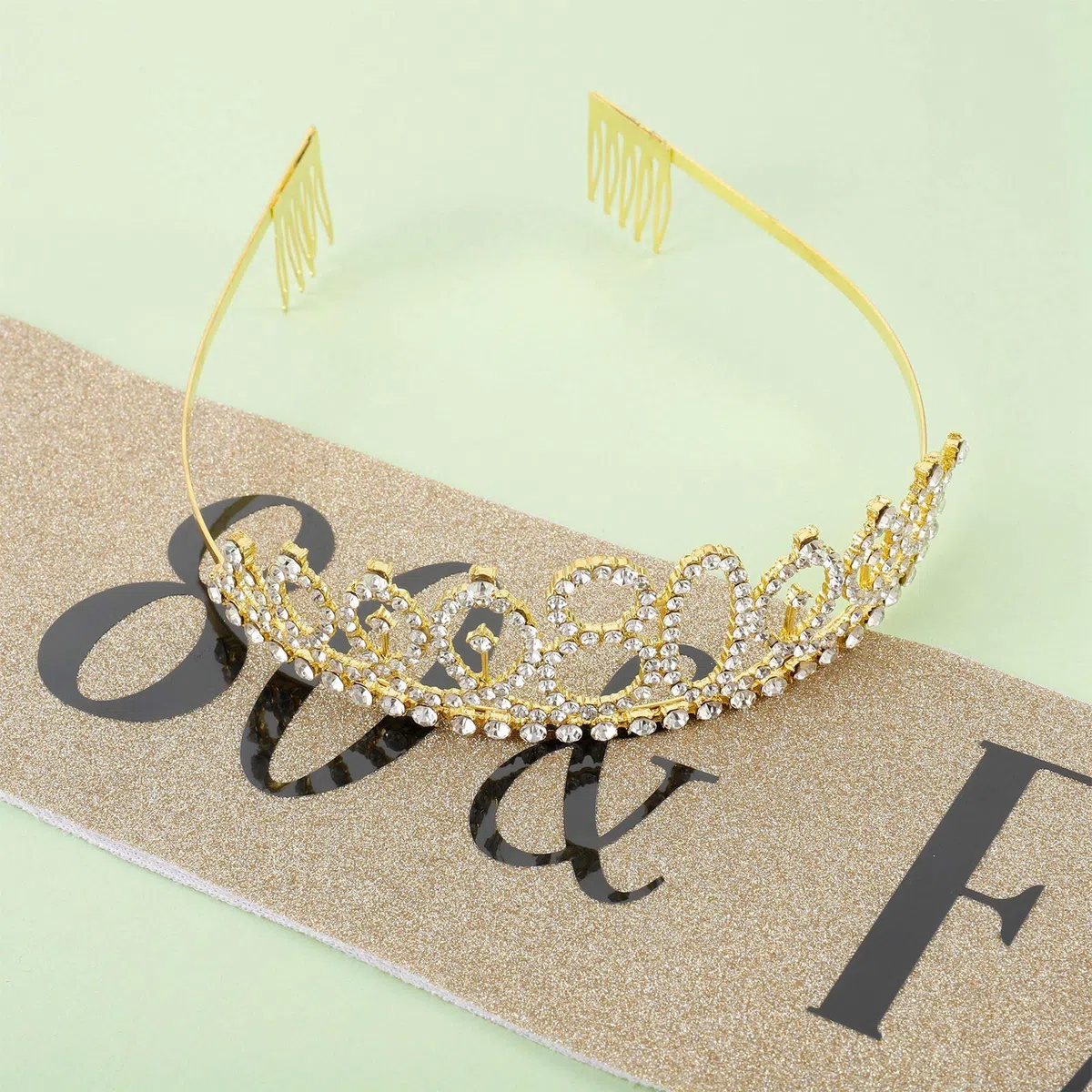 SUSSURRO "80 y fabuloso juego de tiara de fajas y diamantes de imitación, regalo de 80 cumpleaños para mujeres suministros de fiesta de cumpleaños (dorado)