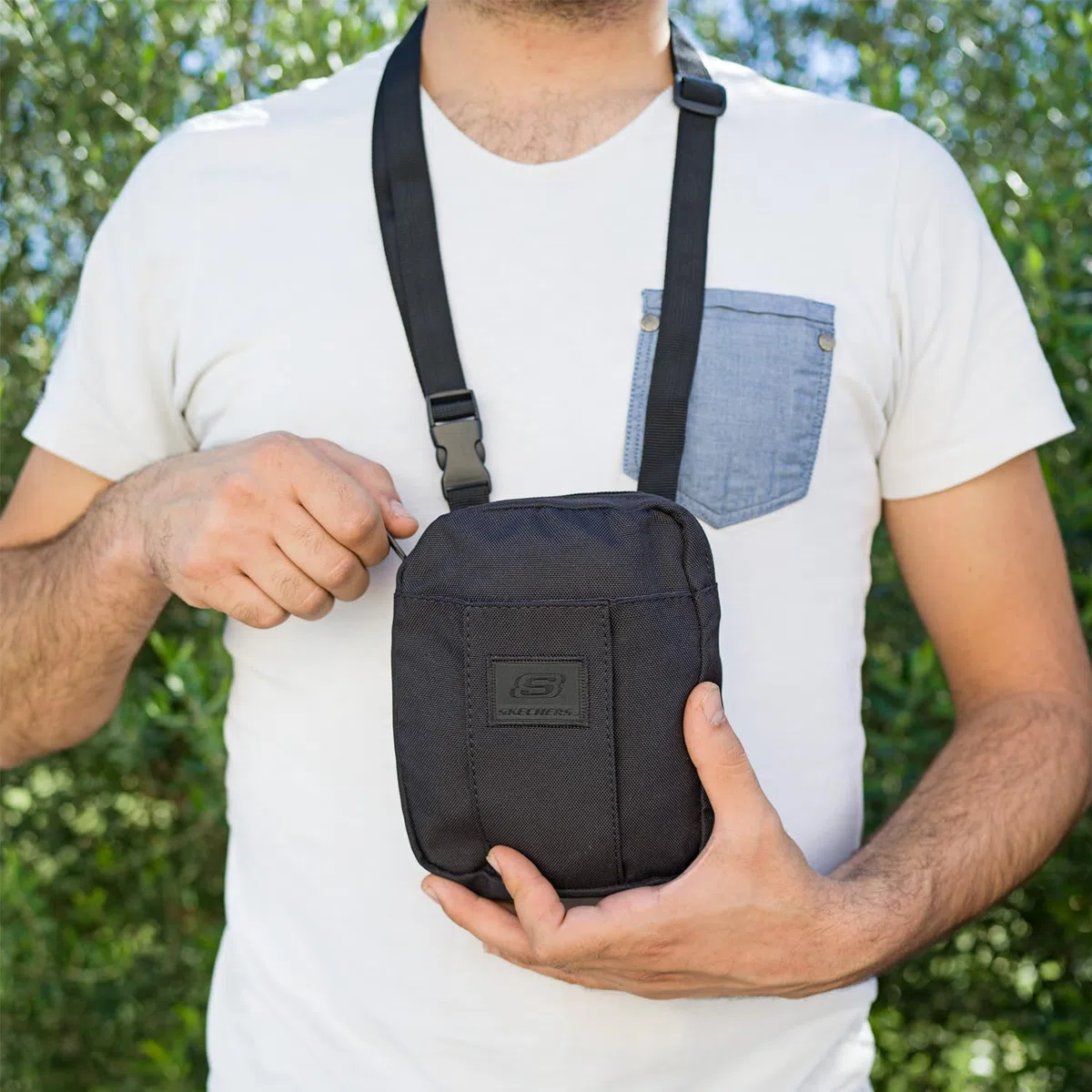 SKECHERS - Bolso Hombre elegante y funcional Bolsitos Para Hombre resistentes y modernos con estilo casual, ideales para el día a día