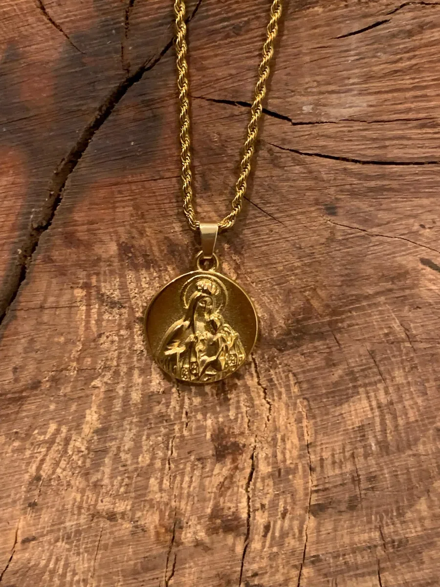 Collar trenzado Virgen del Carmen de acero inoxidable. Regalo para cualquier ocasión.
