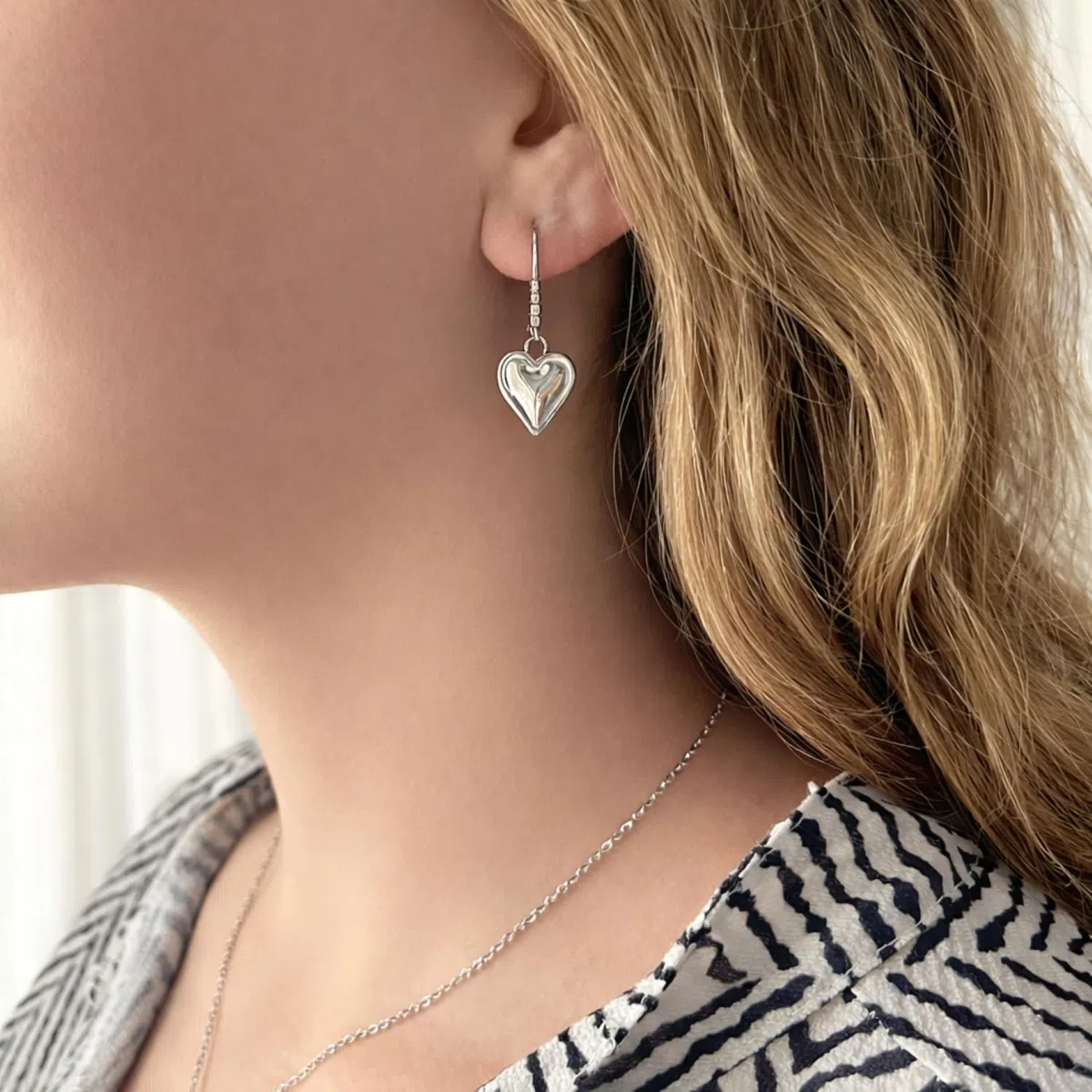 ASTER ALHELÍ - Conjunto Collar y Pendientes Corazón Mujer - Set de Joyas Mujer con Cadena de Acero Inoxidable y Pendientes Chapados en Platino - Regalo Elegante