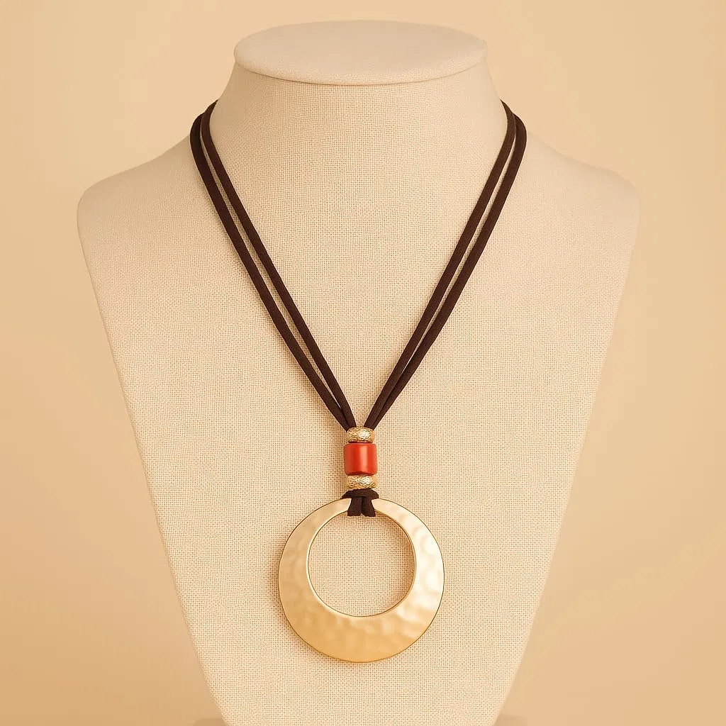 NILUXE DESIGN- Colgante Mujer Aro Grande Dorado y Piedra Natural Jaspe Rojo- Ajustable Cadena de Antelina Marrón - Colgante Handmade Estilo Boho Chic- Collar Largo Mujer