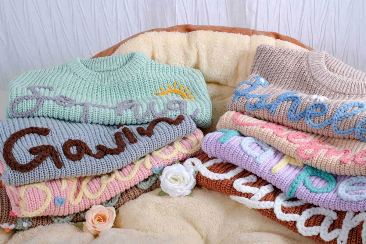 Suéter de Punto Hecho a Mano para Bebés con Nombre o Monograma Bordado a Medida, Regalo Especializado para Niñas, Niños, Bebés y Niños Pequeños