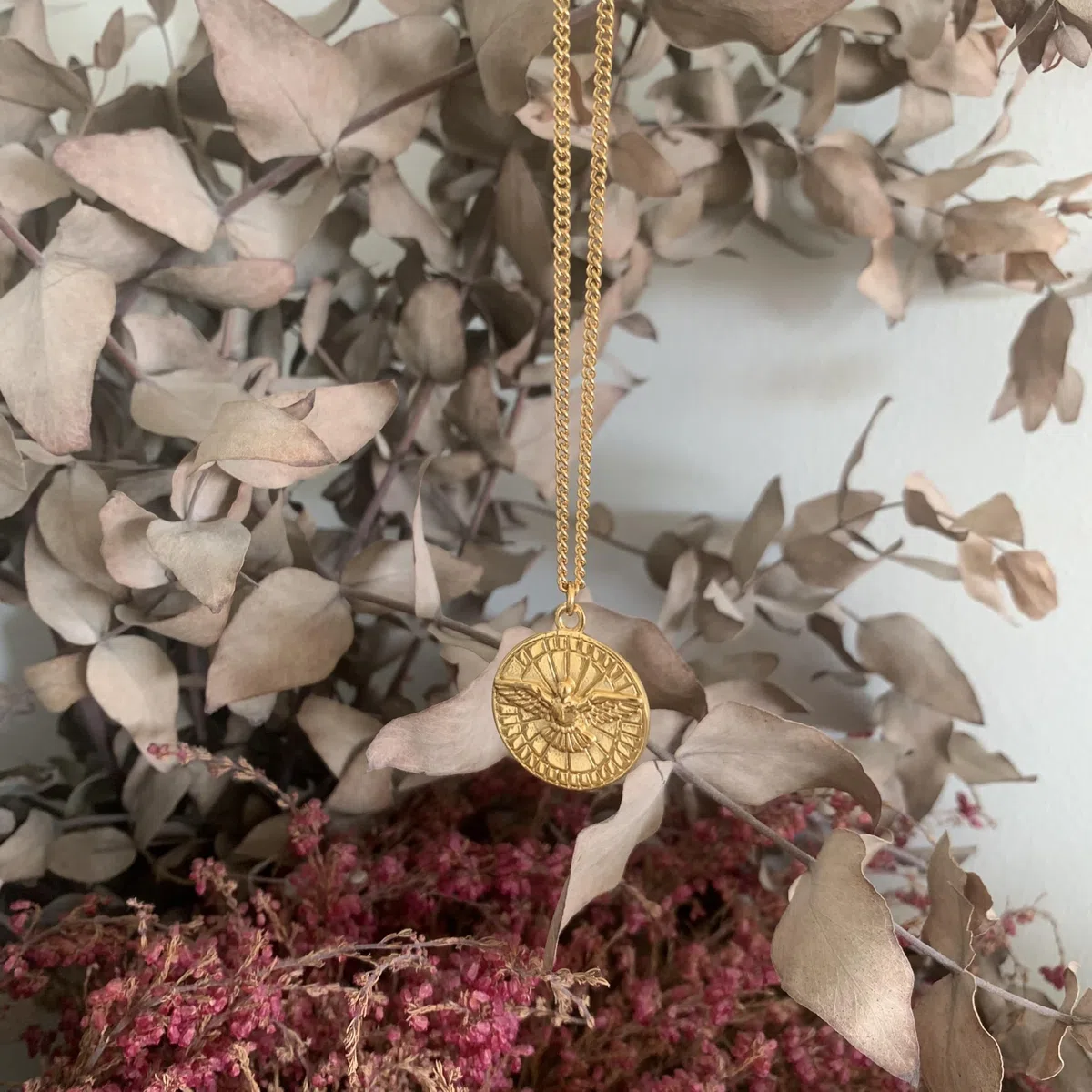 Collar Sagrada Familia y Espíritu Santo de Acero Inoxidable Chapado en Oro, Regalo para Cualquier Ocasión