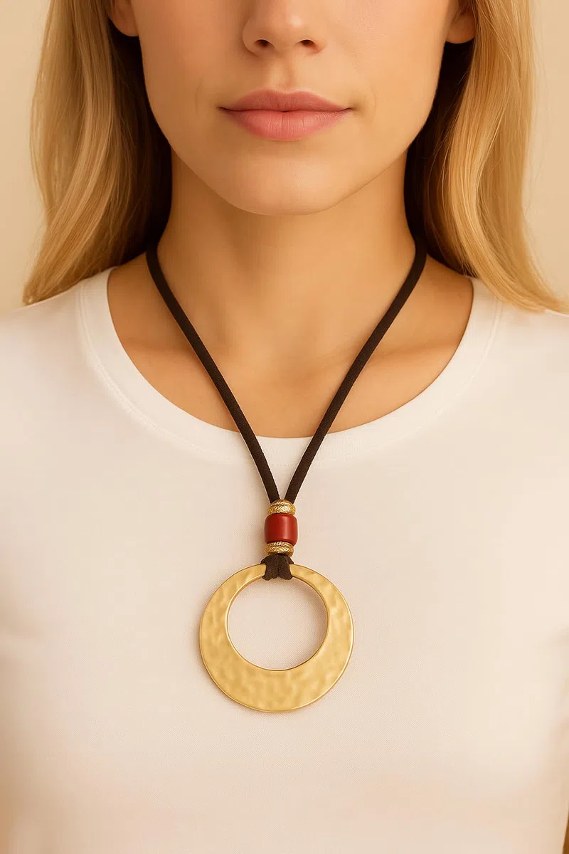 NILUXE DESIGN- Colgante Mujer Aro Grande Dorado y Piedra Natural Jaspe Rojo- Ajustable Cadena de Antelina Marrón - Colgante Handmade Estilo Boho Chic- Collar Largo Mujer