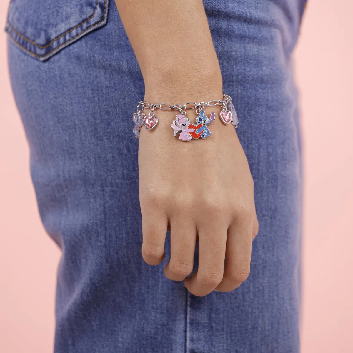 Disney - Pulsera con dijes de puntada y ángel, talla única, imitación de oro, sin gema