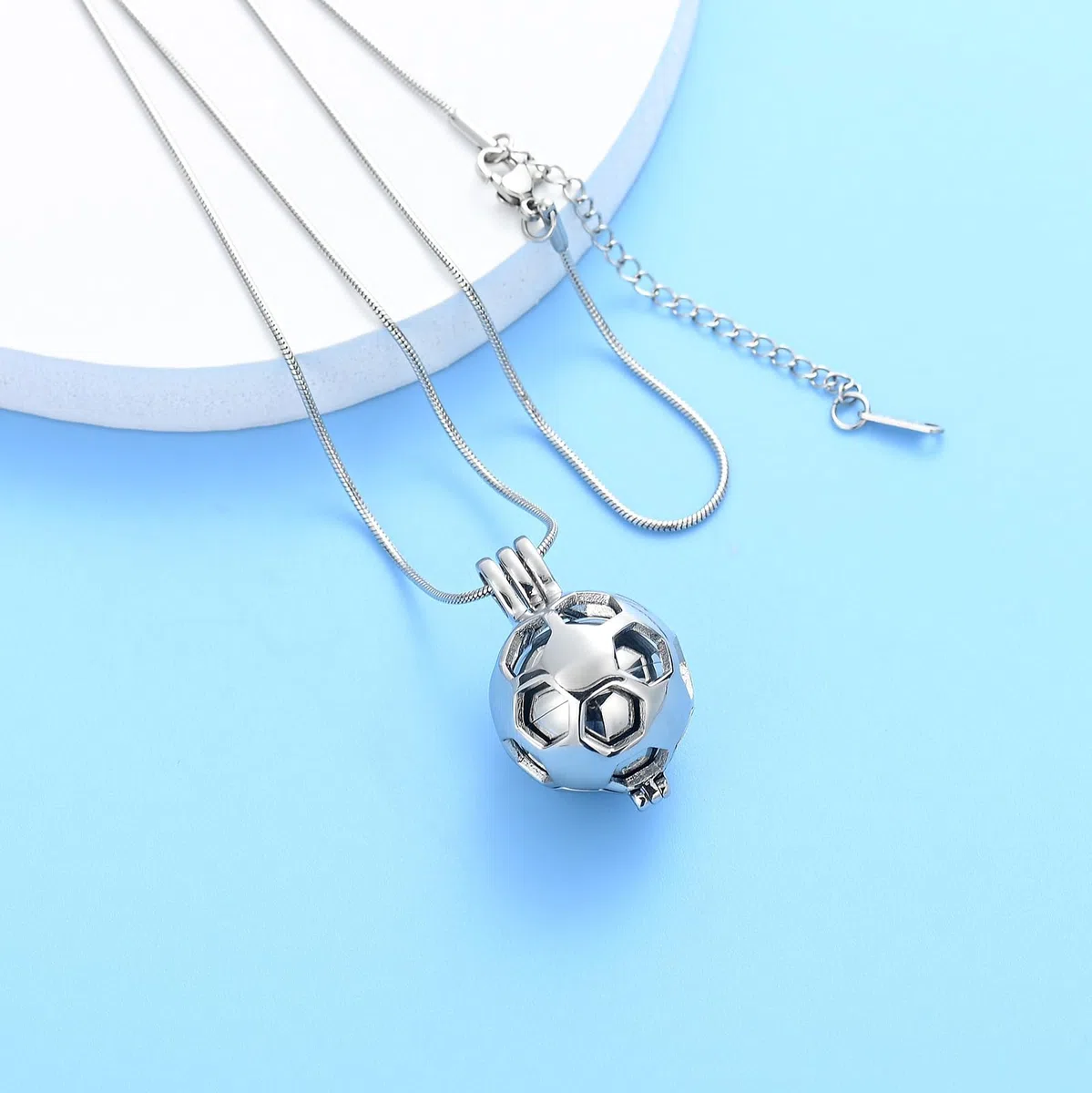 Joyas de cremación de fútbol para cenizas huecas de fútbol, collar para mujeres para hombres, urna conmemorativa, colgante de ceniza