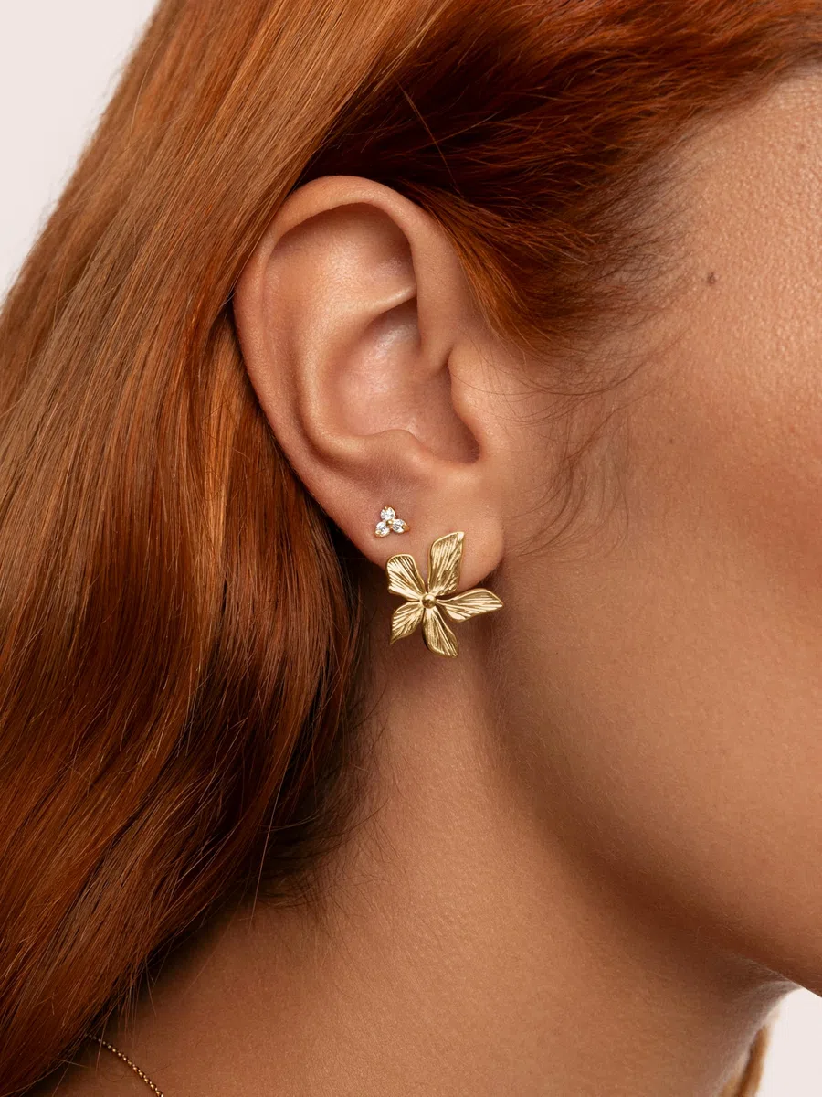 SINGULARU - Pendientes Jasmine. Pendientes Flor de Acero Inoxidable con Baño en Oro de 18Kt. Cierre Tuerca a Presión. Joyas para Mujer