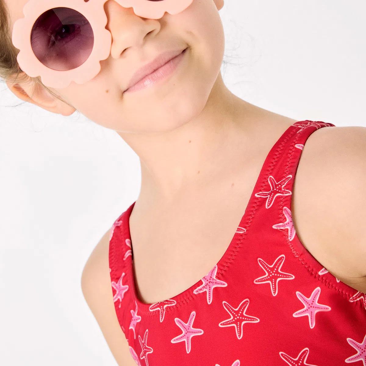 YSABEL MORA. Bikini Niña Detalles Volantes y Lazos Estampado Estrellas Marinas. Conjunto de Bikini de Dos Piezas con Lazos en la Espalda. Forro Completo para Evitar Transparencias.