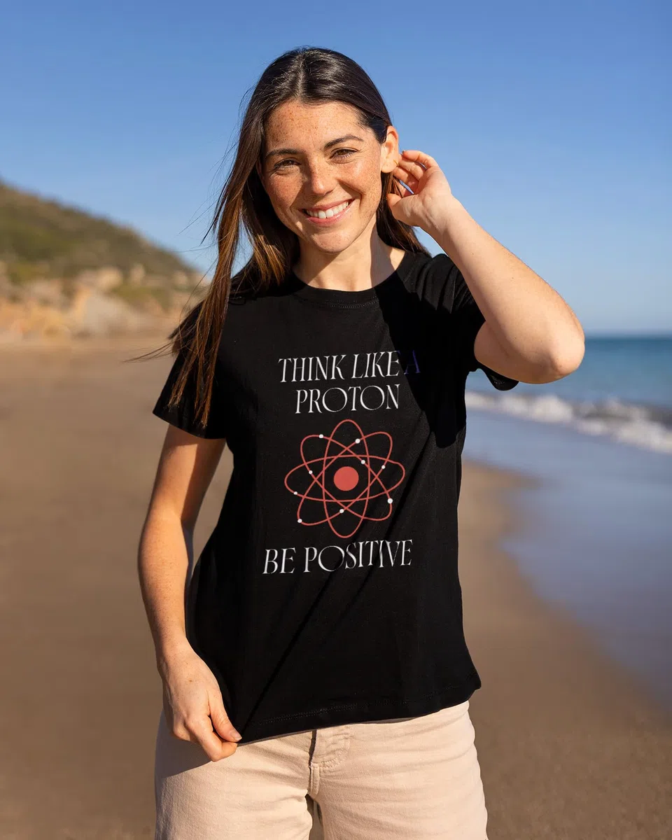 Panorama Camiseta de Manga Corta - Think Like a Proton Be Positive - Regalos Originales para Amantes de la Ciencia - Camisetas Unisex para Hombre y Mujer - Regalo Divertido