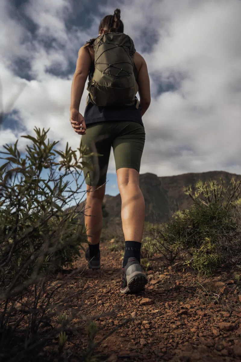 FALKE mujer TK2 Cool Short calcetines para senderismo amortiguación media antiampollas efecto refrescante vegano de corte bajo secado rápido transpirable lyocell hilo funcional 1 par