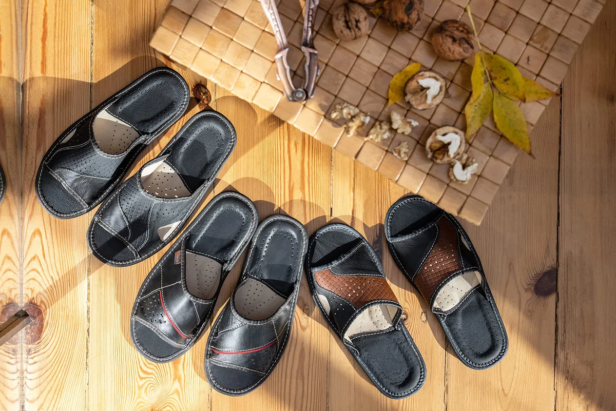 BeComfy Zapatillas de Casa para Hombres 100% Cuero Genuino Zapatillas de Verano Puntera Abierta 40-46 EU