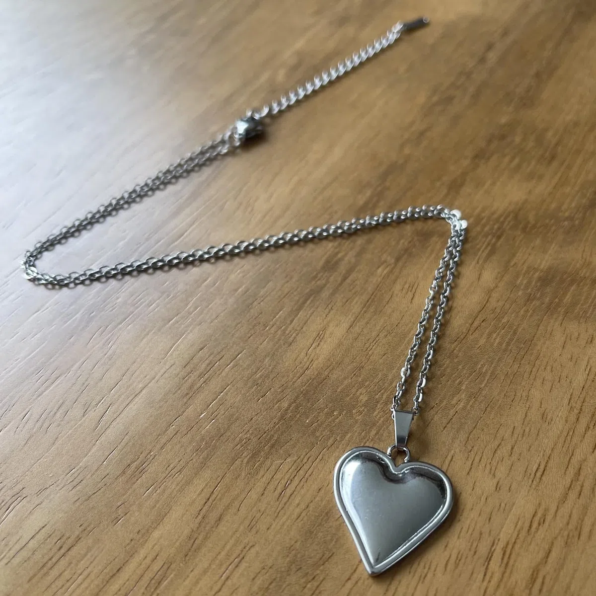 ASTER ALHELÍ - Conjunto Collar y Pendientes Corazón Mujer - Set de Joyas Mujer con Cadena de Acero Inoxidable y Pendientes Chapados en Platino - Regalo Elegante